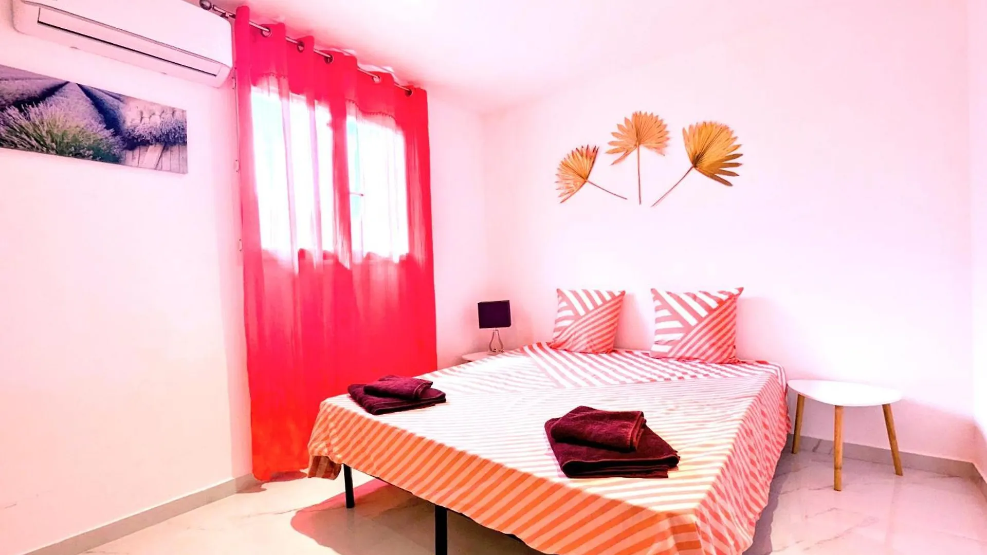 Villa Recente 발로리스 0*,